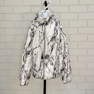 White camo/white Women's Reversible Puffer Zip Up Jacket. Sz S/M